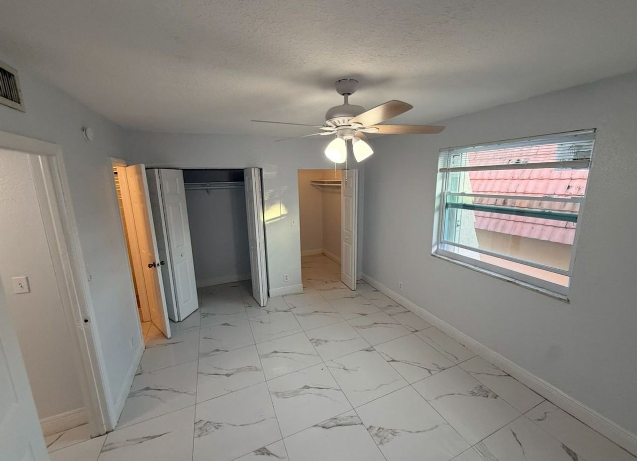 1651 Southwest 40th Terrace #A - Photo 6 of 10