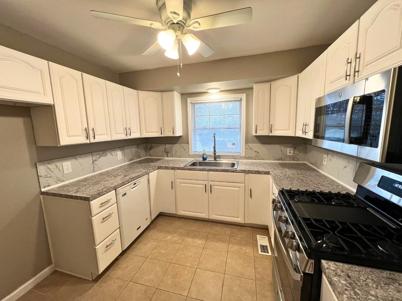 2805 Big Bend Dr #1 - Photo 5 of 21