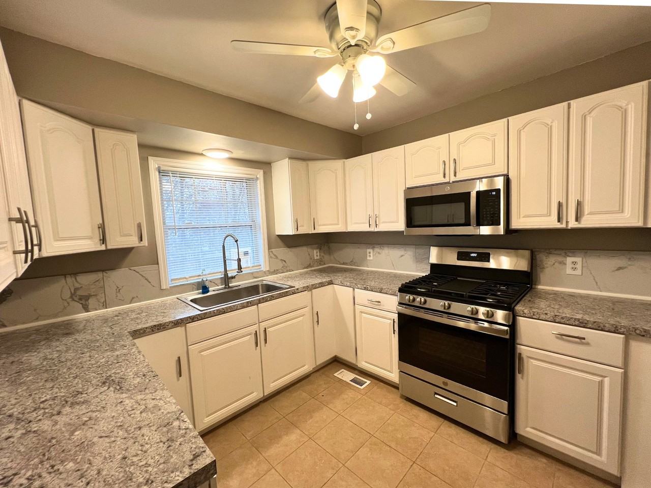 2805 Big Bend Dr #1 - Photo 6 of 21