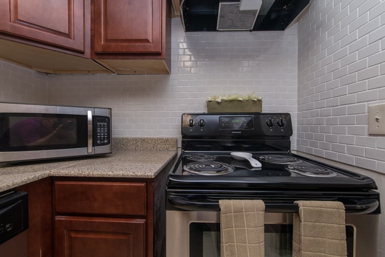 1324 1324 NW 16TH AVENUE8 #8 - Photo 5 of 10