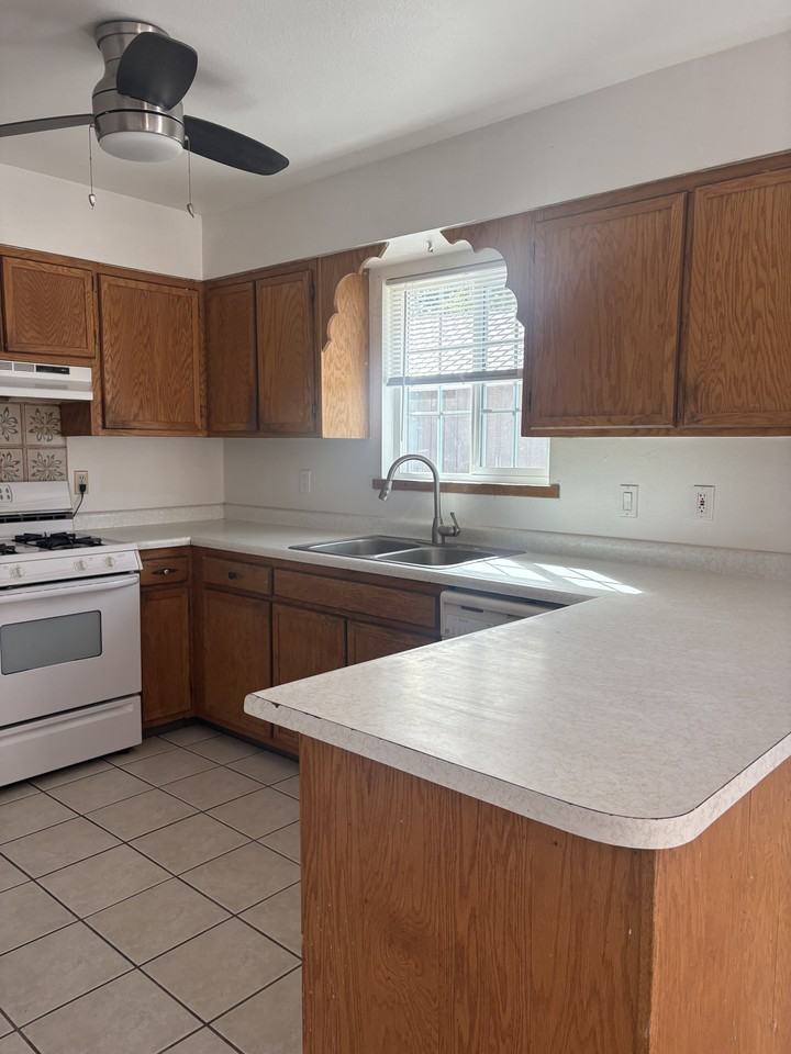 1143 De Vargas Court #1 - Photo 3 of 11