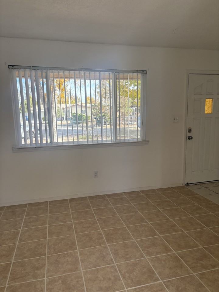 1143 De Vargas Court #1 - Photo 5 of 11