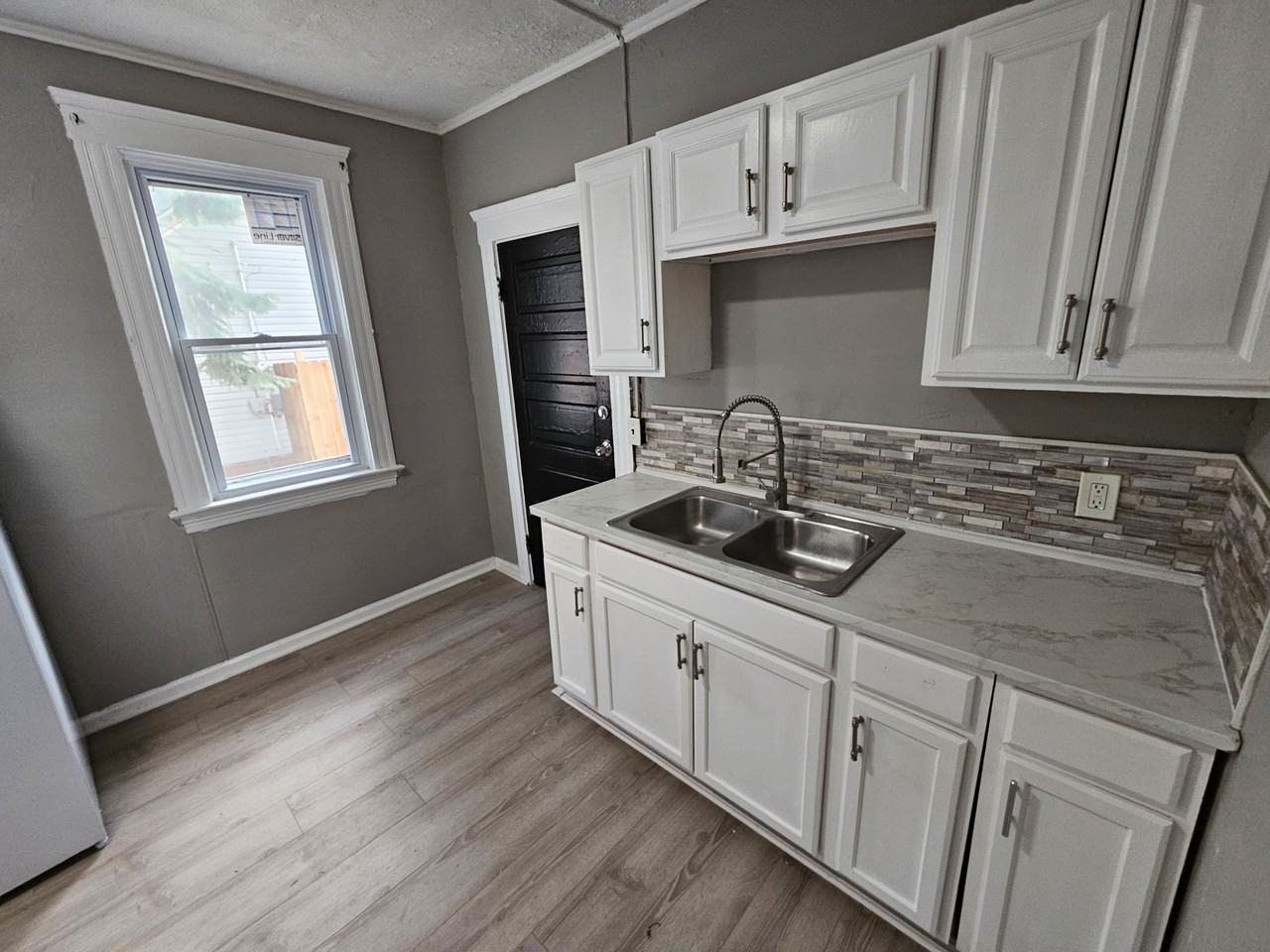 1148 Norwood Rd - Photo 6 of 19