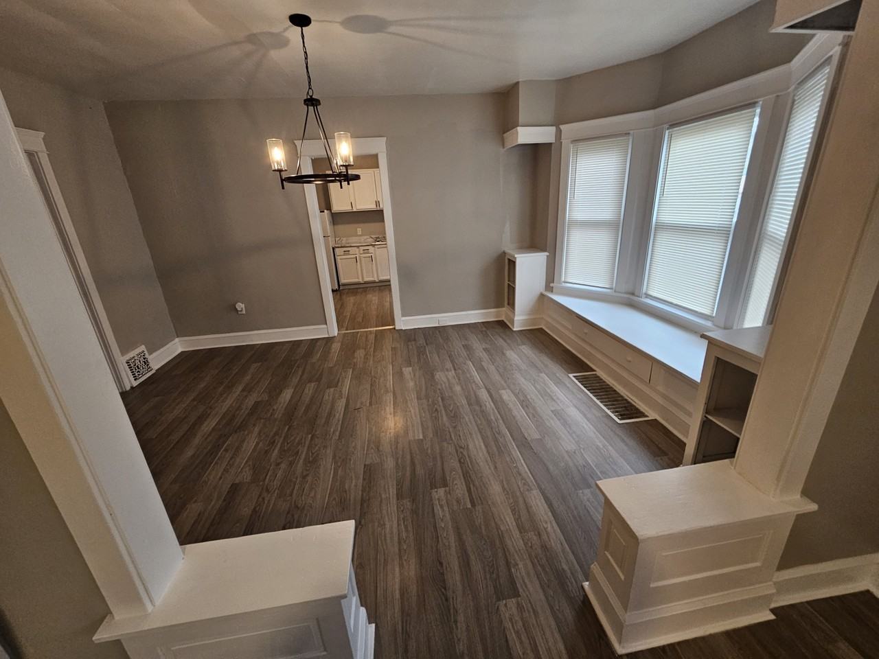 2032 W 98th St - Photo 4 of 20