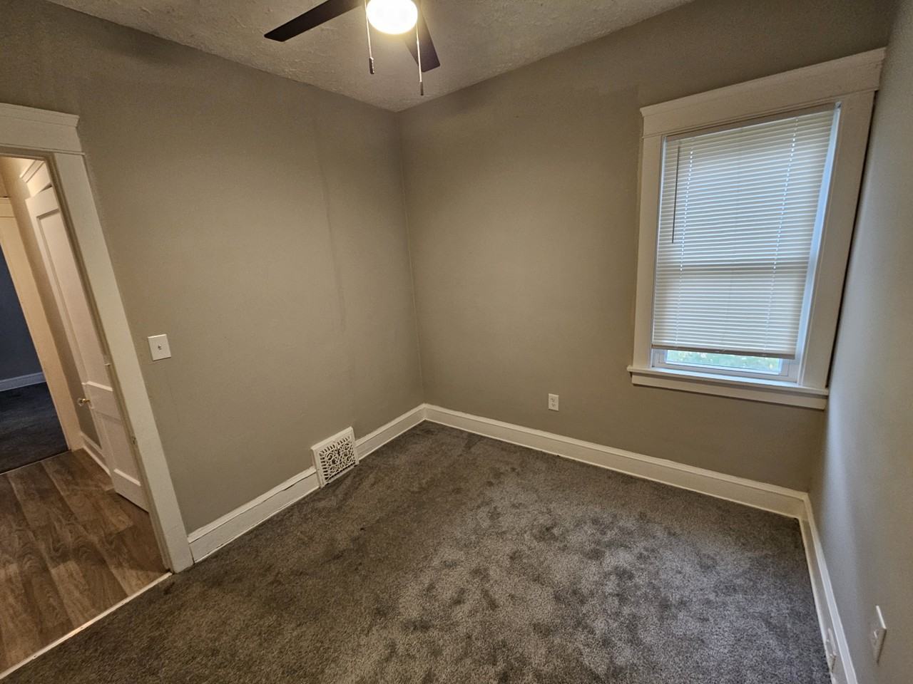 2032 W 98th St - Photo 7 of 20