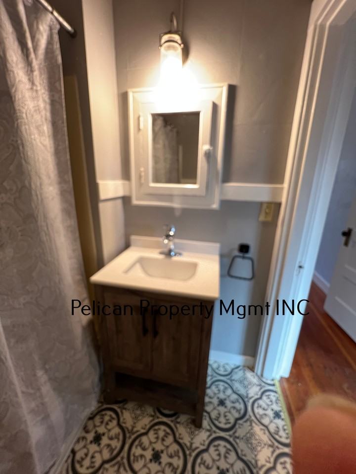 327 Jefferson St #1 - Photo 4 of 18