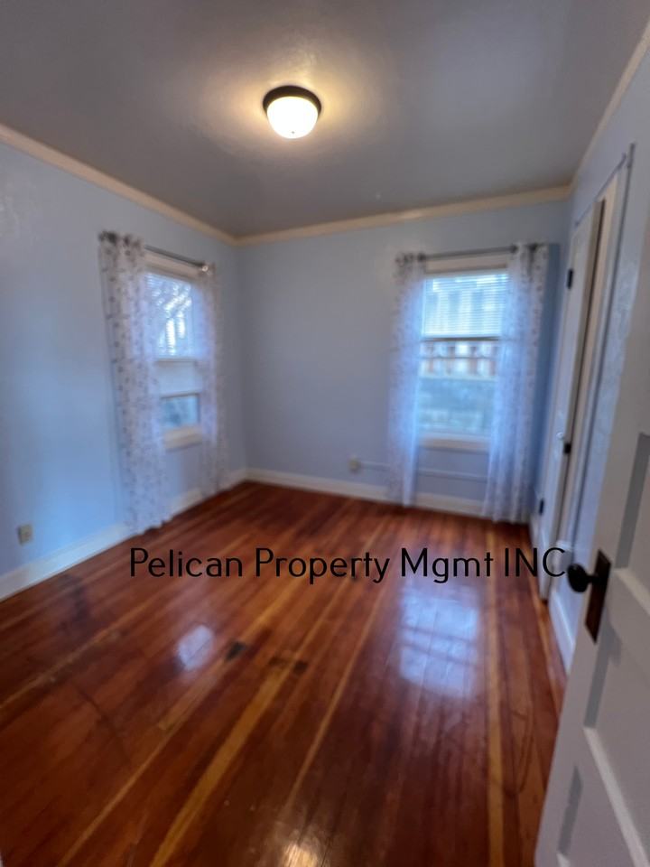 327 Jefferson St #1 - Photo 2 of 18