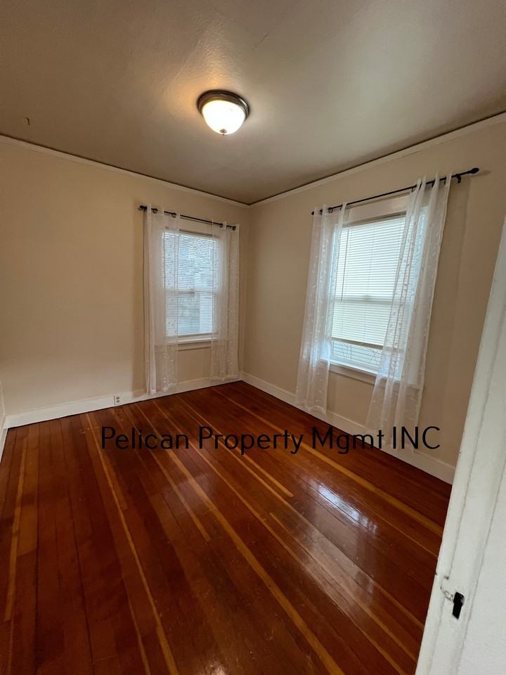 327 Jefferson St #1 - Photo 6 of 18