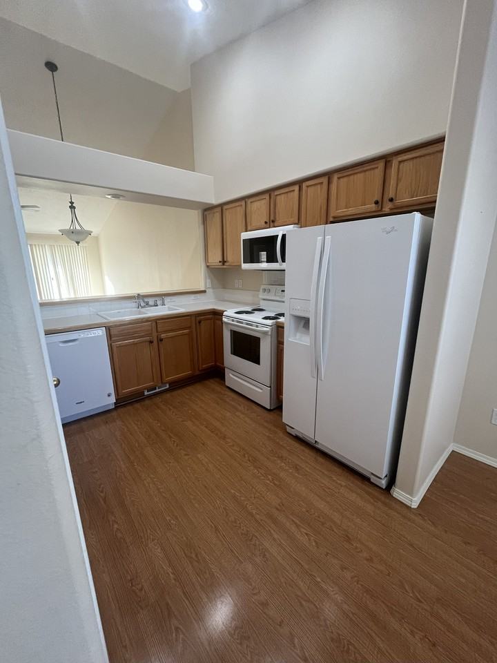 2645 N Englewood Way #2645 - Photo 5 of 15