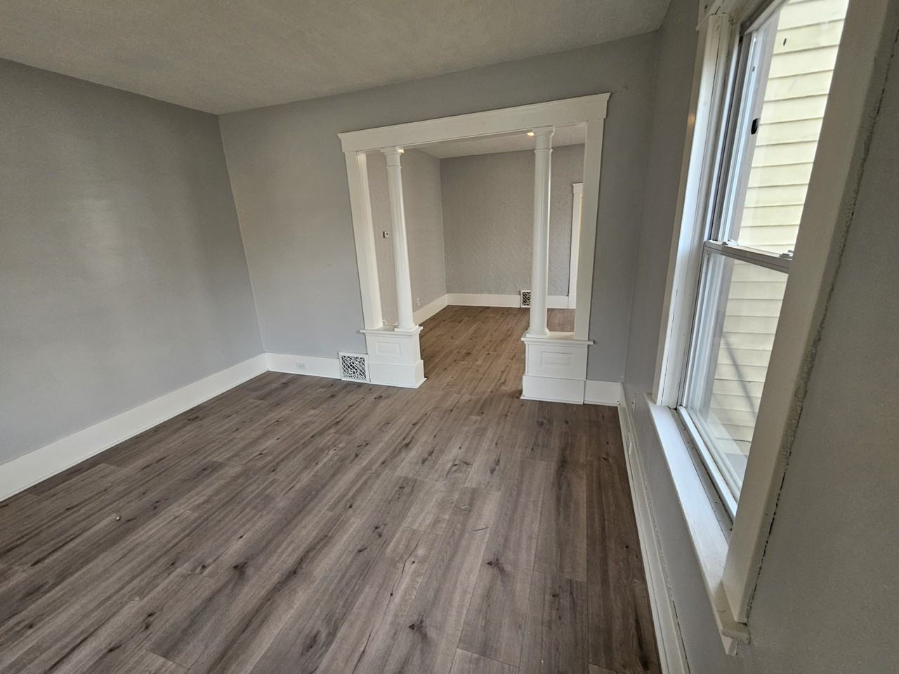 1850 E 32nd St #1850RIGHT - Photo 4 of 32