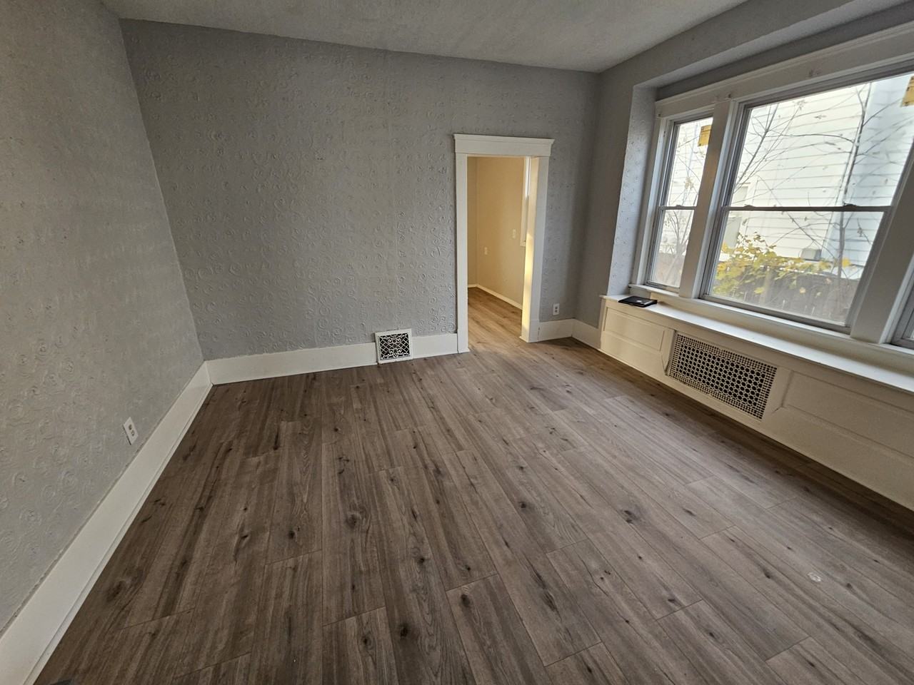 1850 E 32nd St #1850RIGHT - Photo 5 of 32