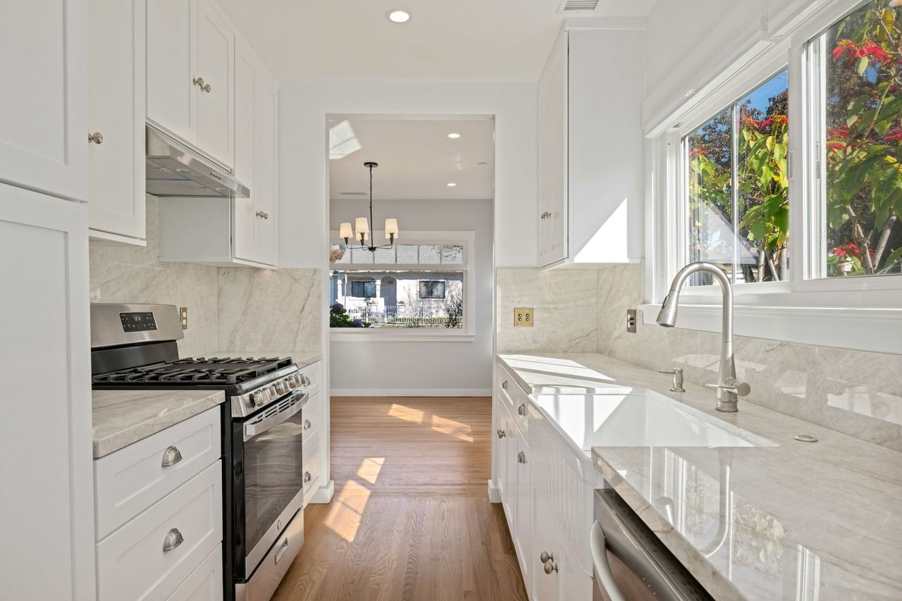 135 North Alisos Street #1 - Photo 4 of 10