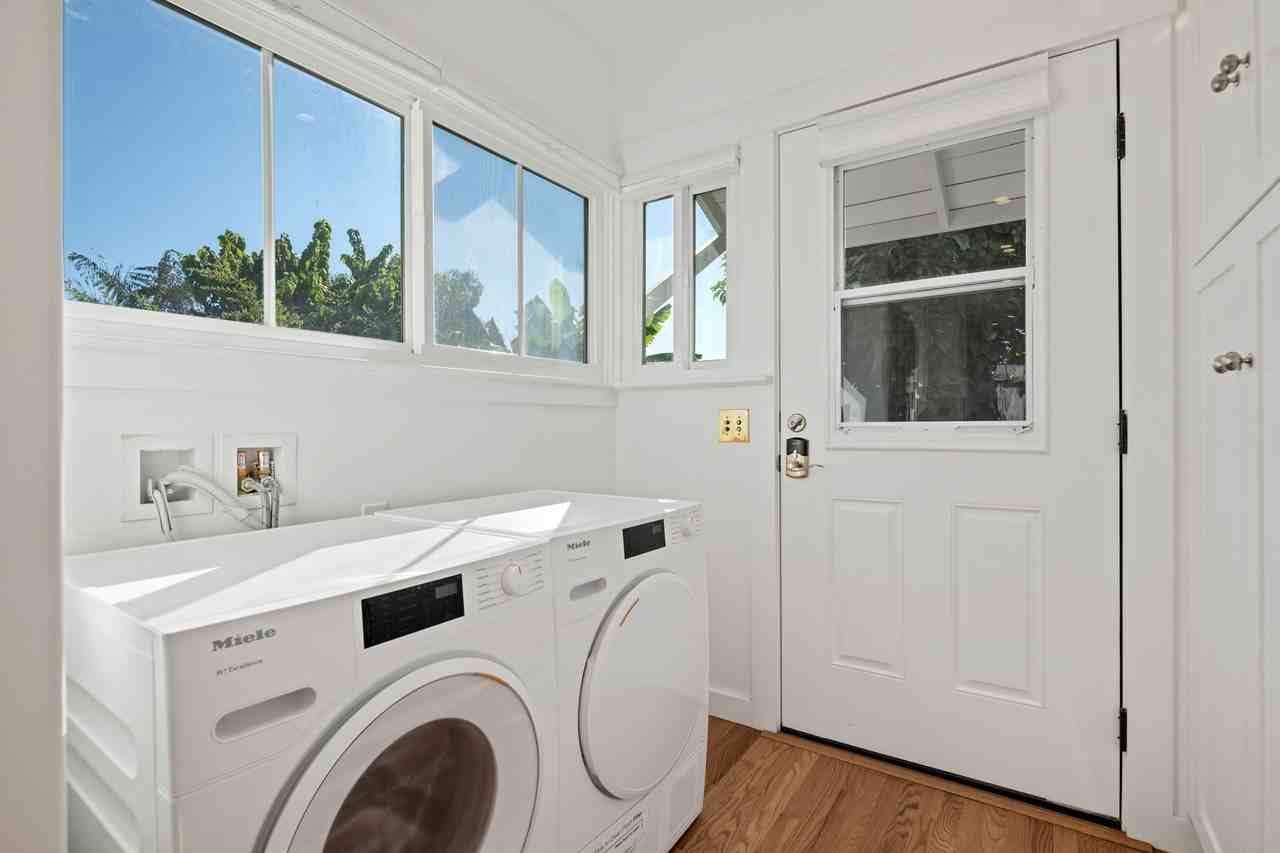 135 North Alisos Street #1 - Photo 5 of 10