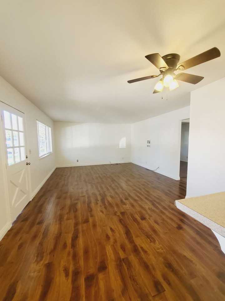 2612 Yardarm Ave - Photo 4 of 13