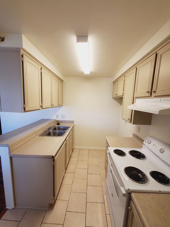 2612 Yardarm Ave - Photo 5 of 13