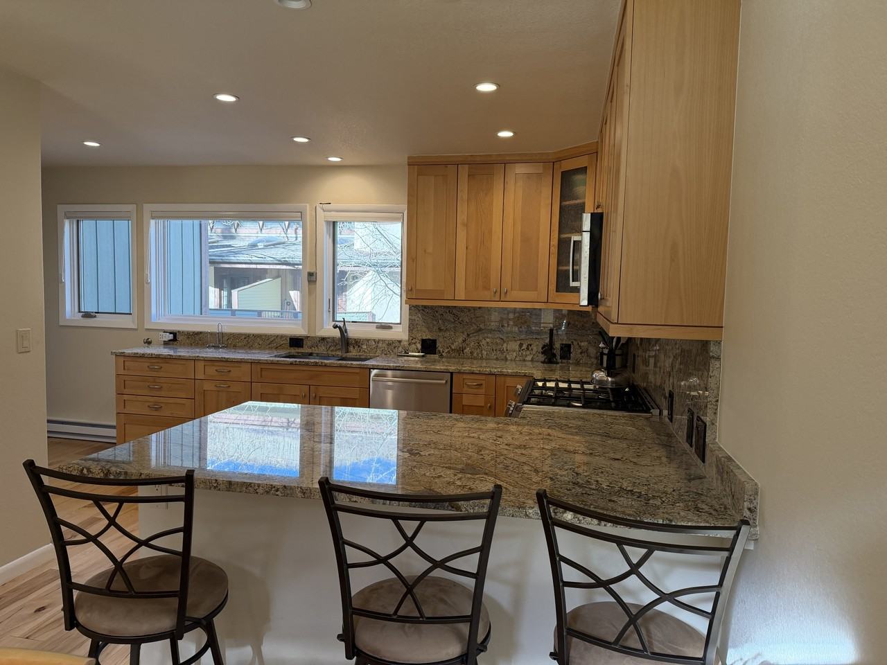 2570 2570 KINNIKINNICK RD - 1Unit H4 #H4 - Photo 2 of 17