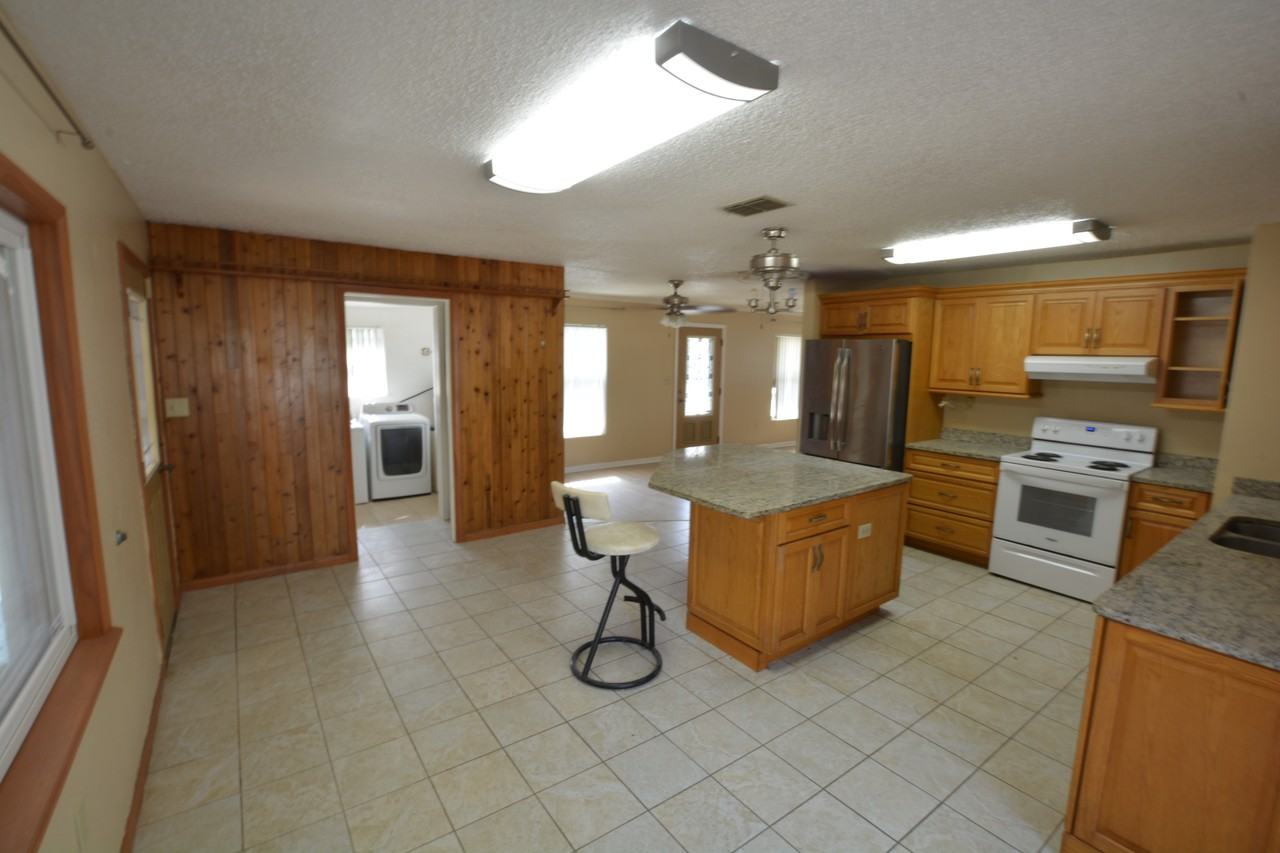 541 Carey Pl #1 - Photo 3 of 16