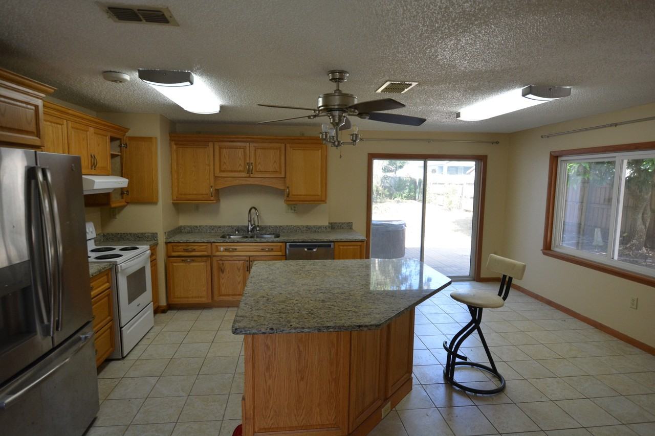 541 Carey Pl #1 - Photo 5 of 16