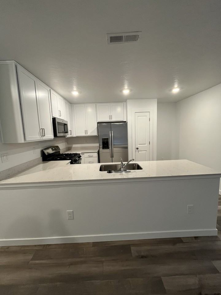 Avalena Avenue #307 - Photo 4 of 16