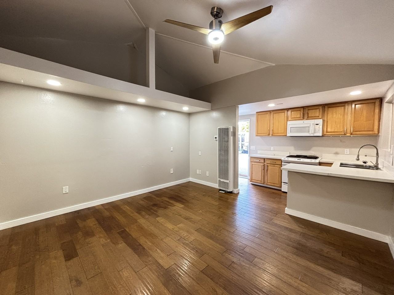 3102 3102 G Street - 3102 #3102-3 - Photo 2 of 12