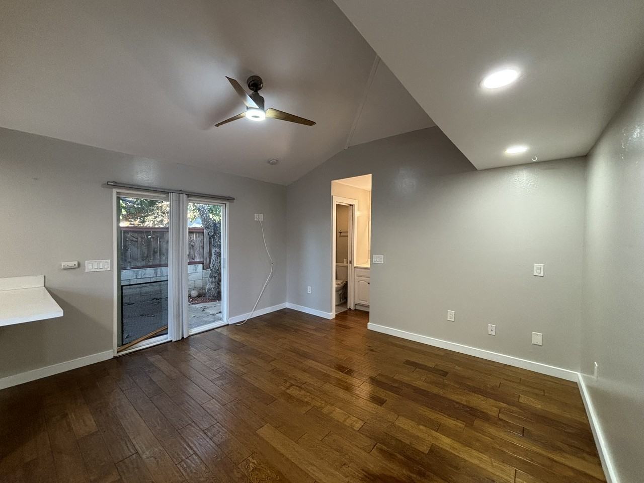 3102 3102 G Street - 3102 #3102-3 - Photo 3 of 12