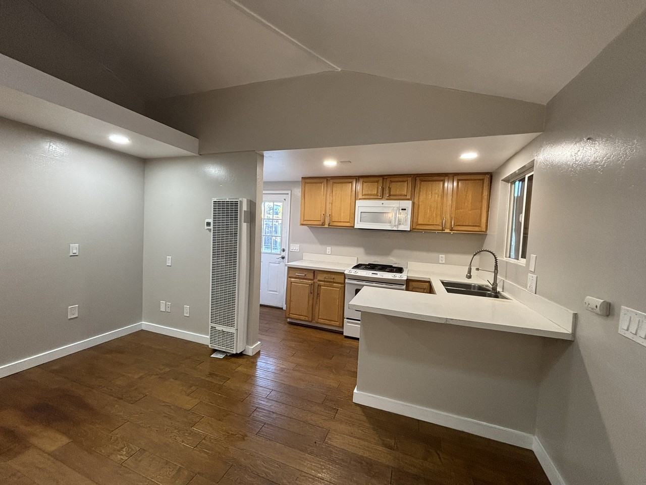 3102 3102 G Street - 3102 #3102-3 - Photo 4 of 12