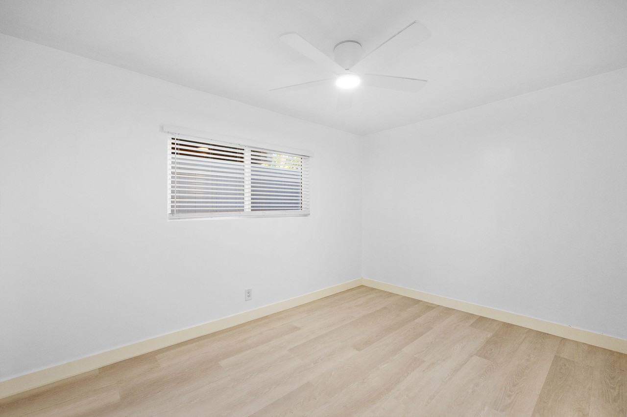 1519 W Balboa Blvd #A - Photo 7 of 15