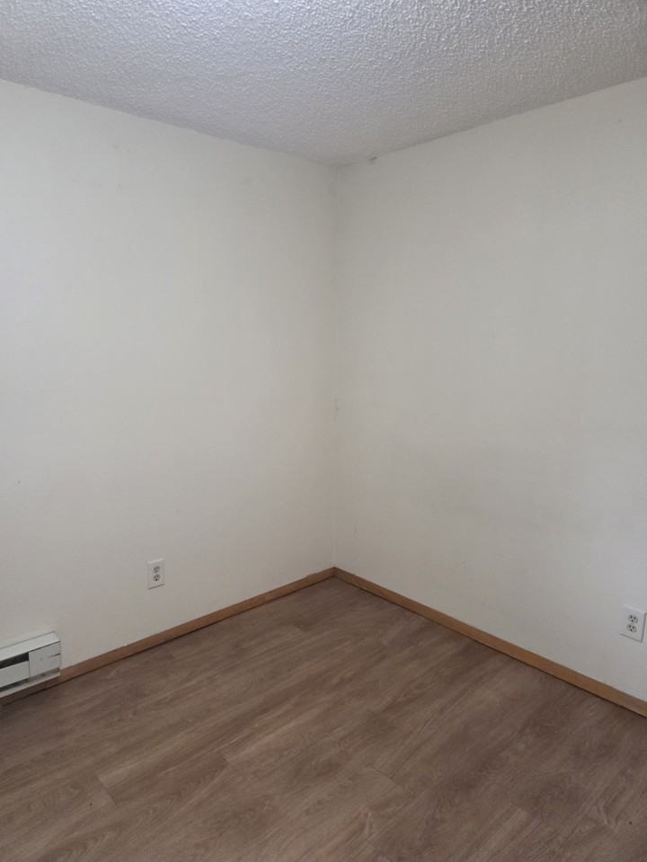 702 Midland Ave #14 - Photo 2 of 4