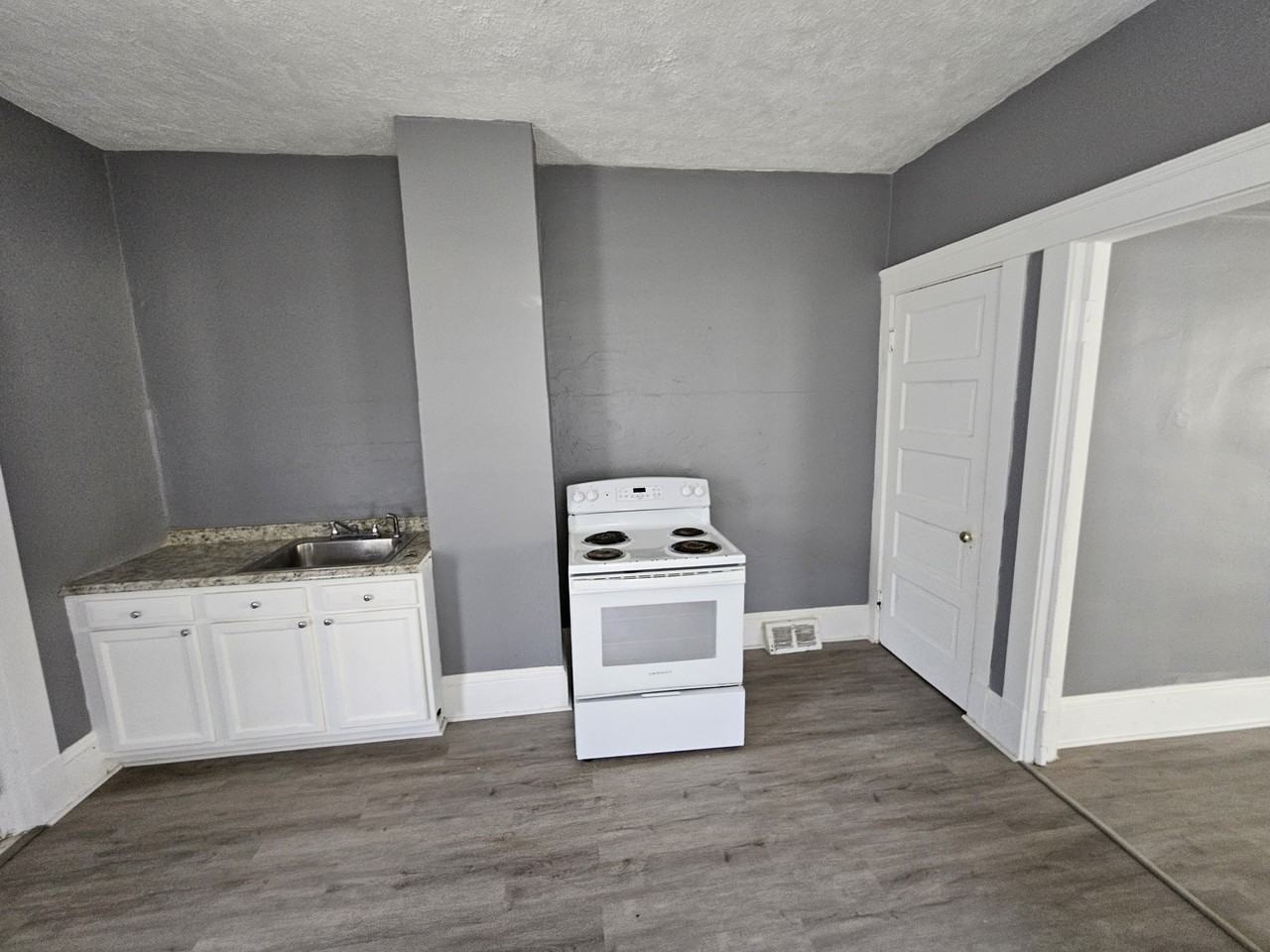 2810 Woodbridge Avenue - Photo 3 of 19