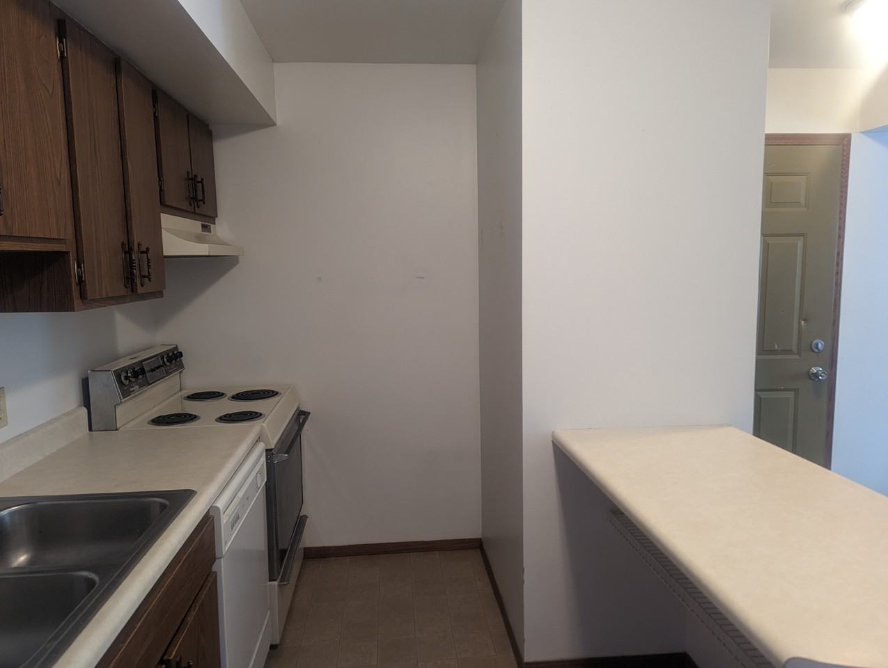 1613 Lyndhurst Drive #B - Photo 2 of 8