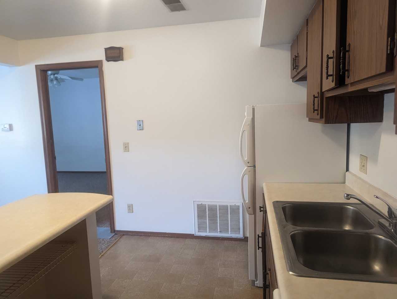 1613 Lyndhurst Drive #B - Photo 4 of 8