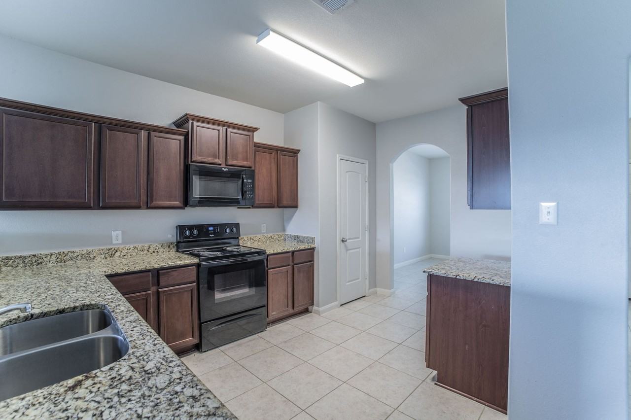 6220 Obsidian Creek Dr - Photo 5 of 26