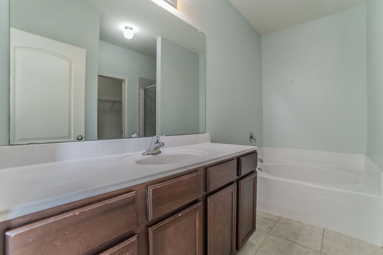 6220 Obsidian Creek Dr - Photo 2 of 26