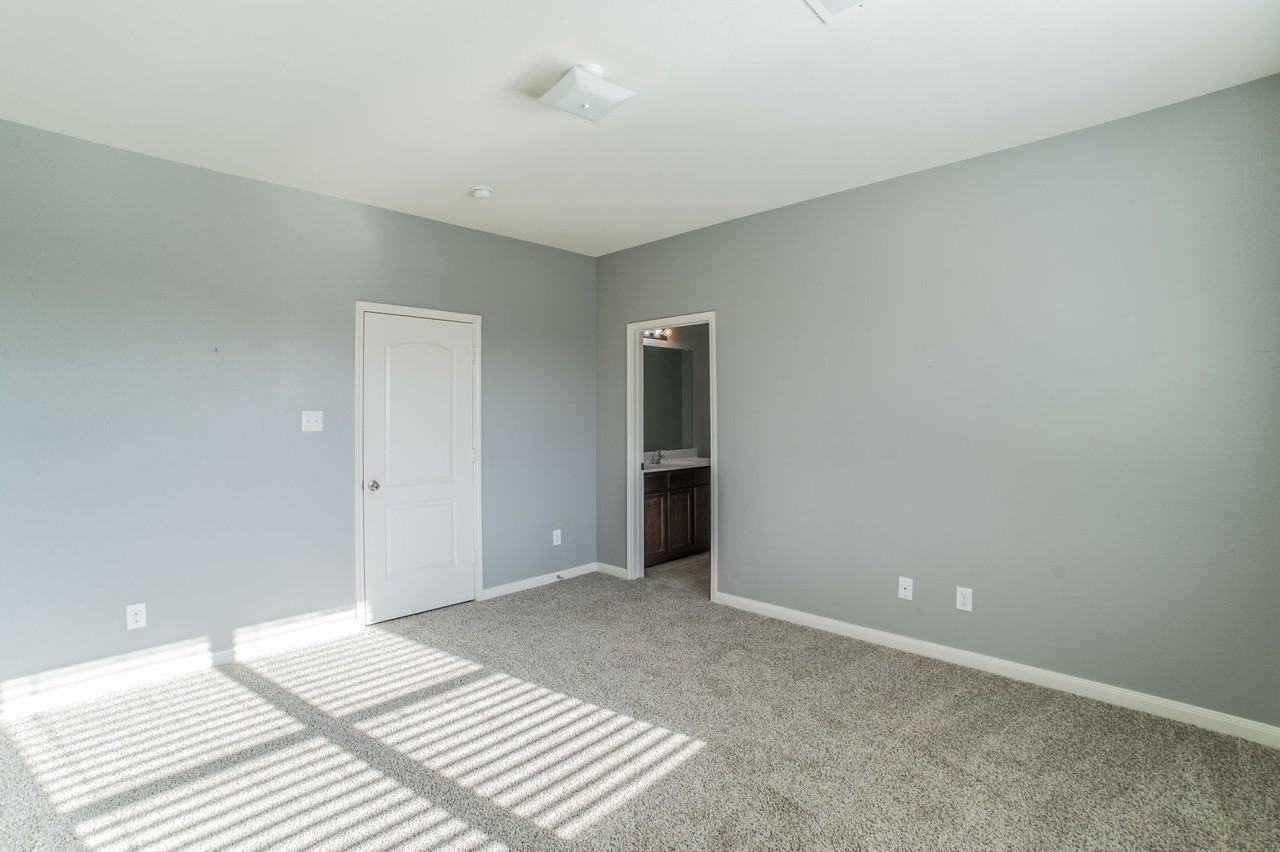 6220 Obsidian Creek Dr - Photo 7 of 26