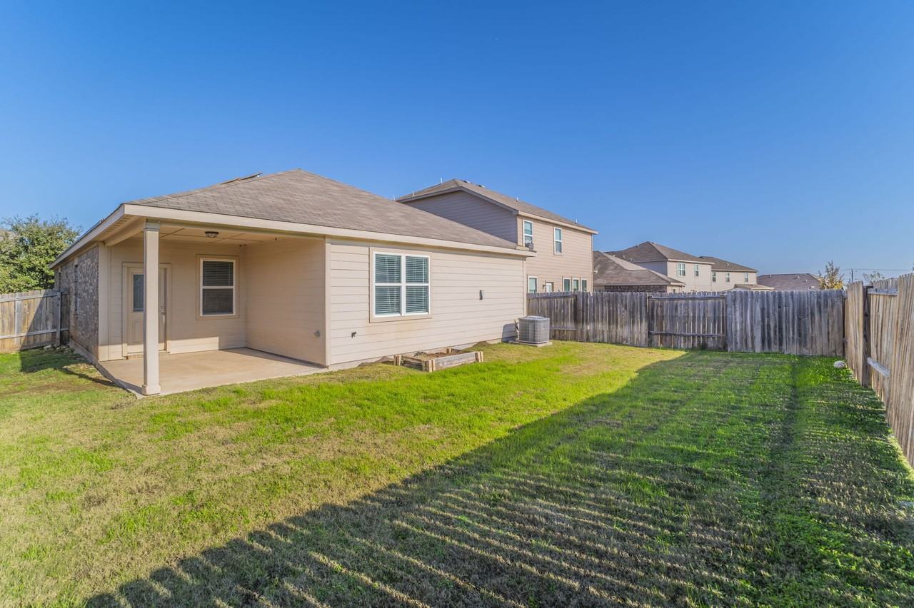 6220 Obsidian Creek Dr - Photo 4 of 26