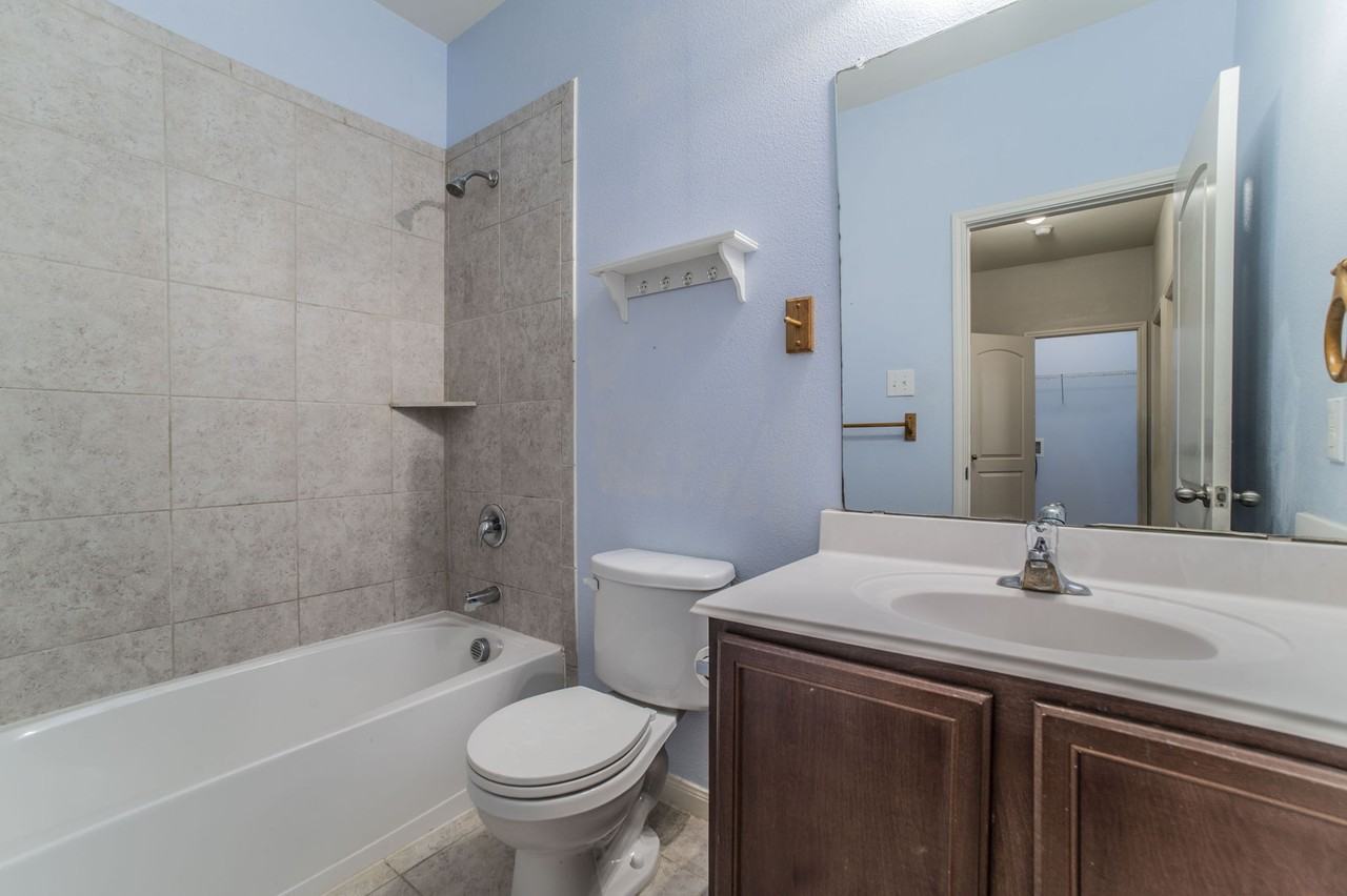 6220 Obsidian Creek Dr - Photo 6 of 26