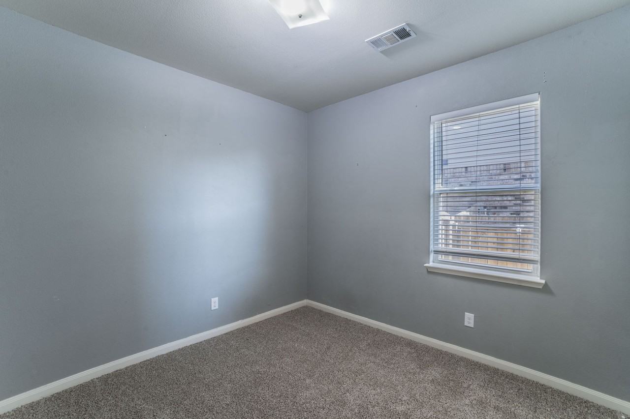 6220 Obsidian Creek Dr - Photo 7 of 26