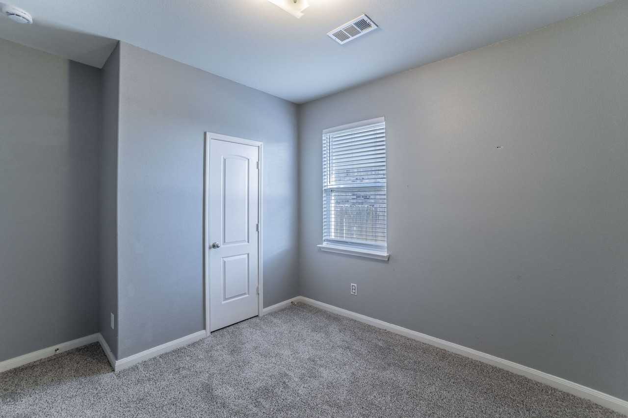 6220 Obsidian Creek Dr - Photo 5 of 26