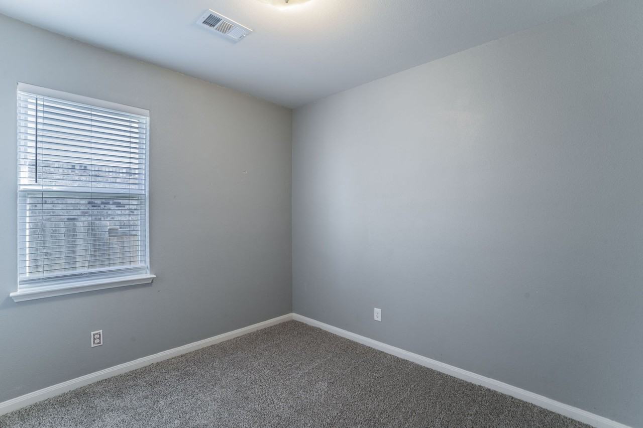 6220 Obsidian Creek Dr - Photo 2 of 26
