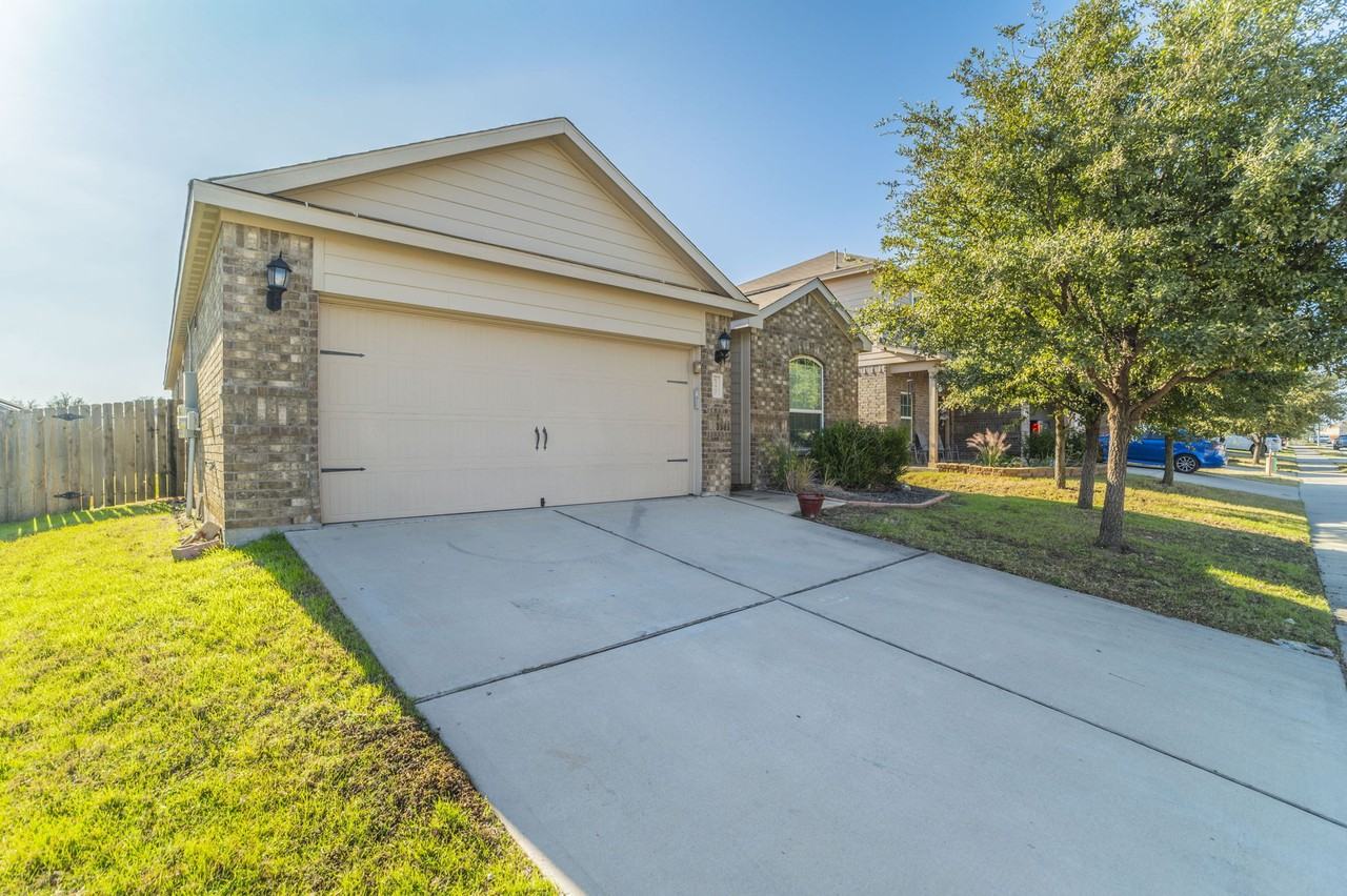 6220 Obsidian Creek Dr - Photo 3 of 26