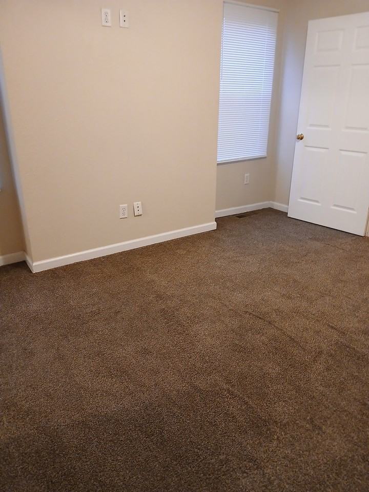 709 S Poplar St Apt 1 #1 - Photo 2 of 8