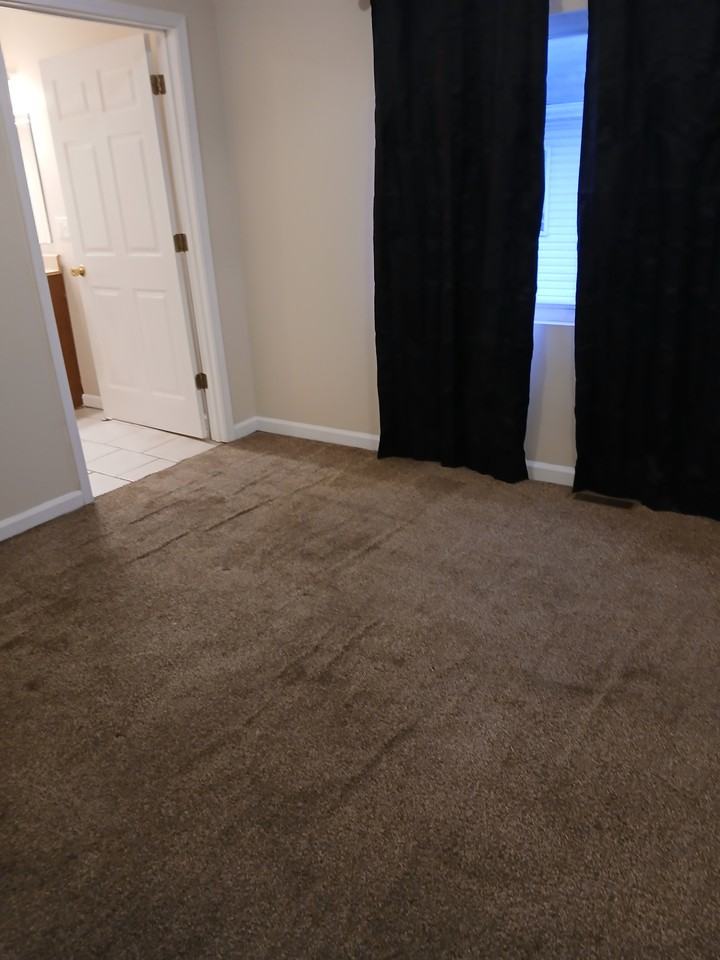 709 S Poplar St Apt 1 #1 - Photo 4 of 8