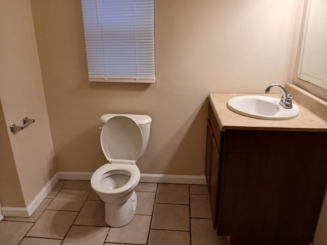 709 S Poplar St Apt 1 #1 - Photo 7 of 8