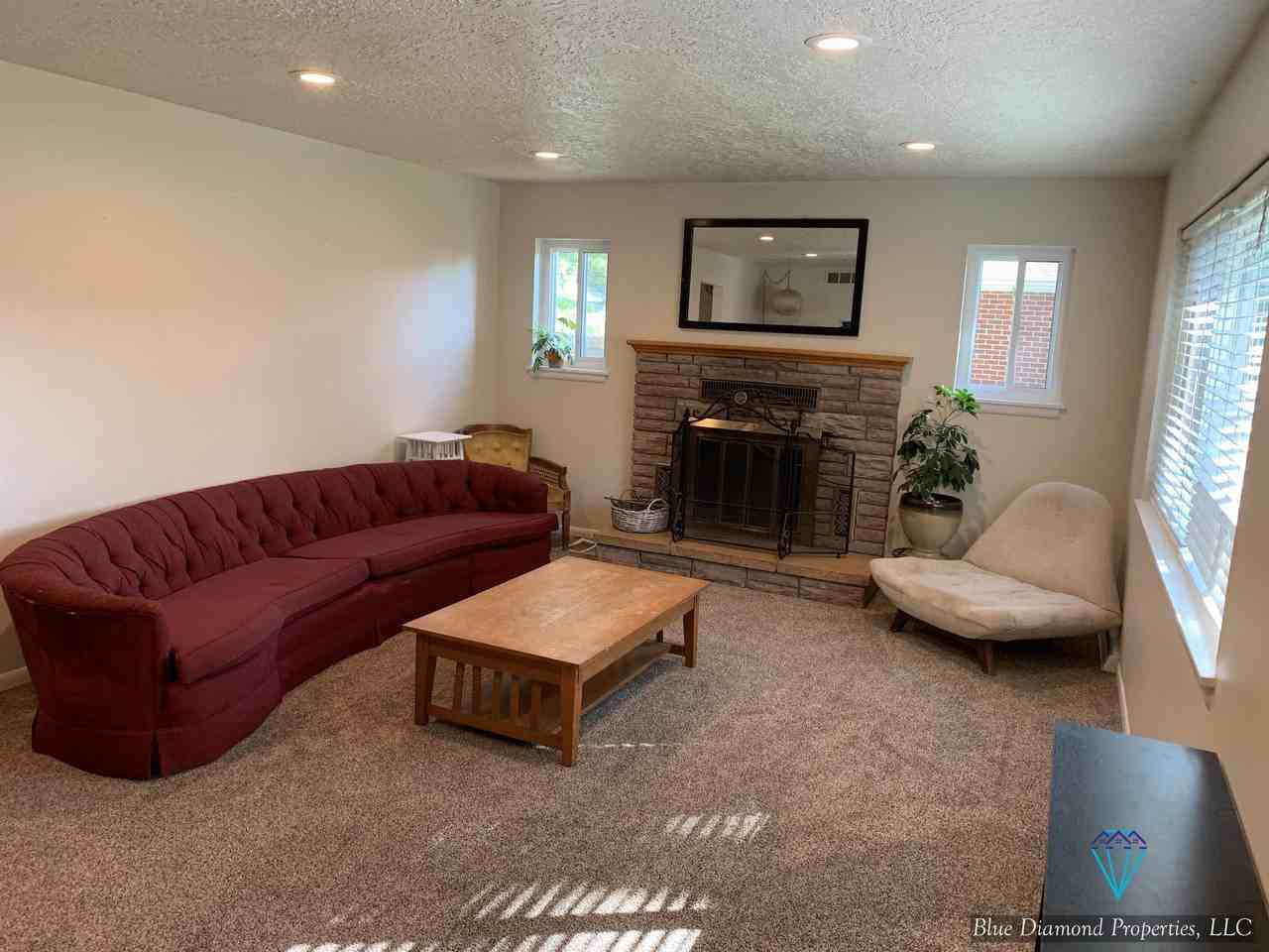 2821 N Weaver Cir #3 - Photo 3 of 8