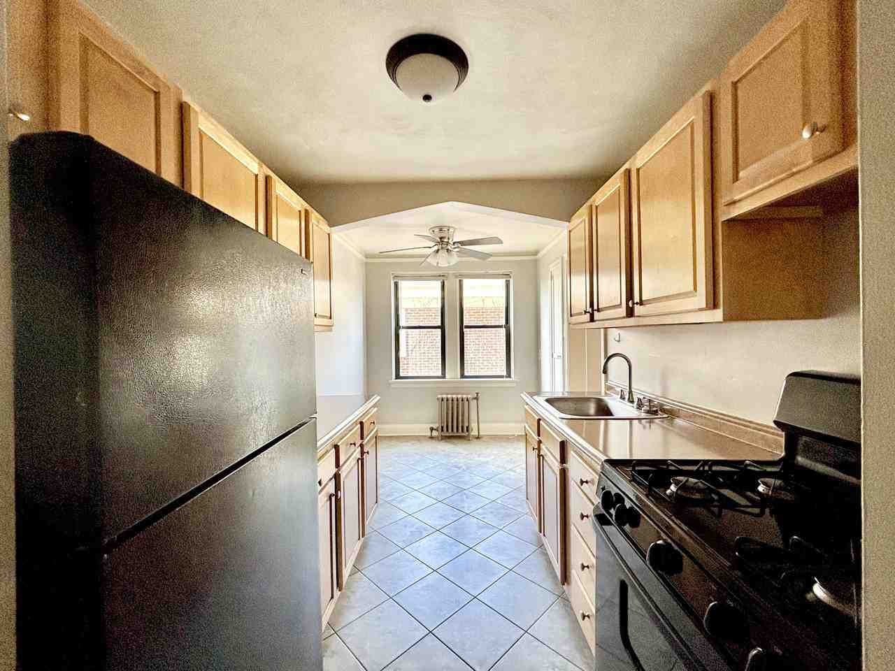 2705 2705 BROADWAY AVENUEAPT 7 #2705-7 - Photo 2 of 11