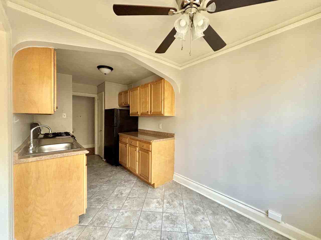 2705 2705 BROADWAY AVENUEAPT 7 #2705-7 - Photo 6 of 11