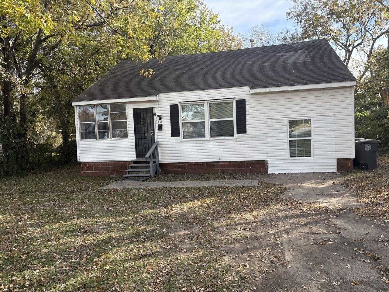 250 East Mohawk Boulevard #1 - Photo 4 of 12