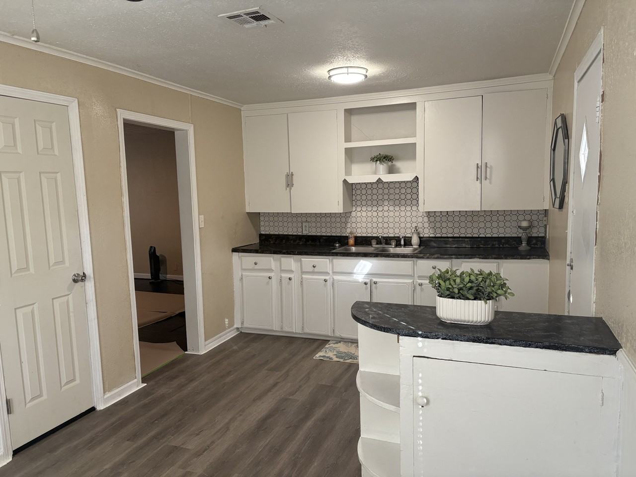 250 East Mohawk Boulevard #1 - Photo 5 of 12