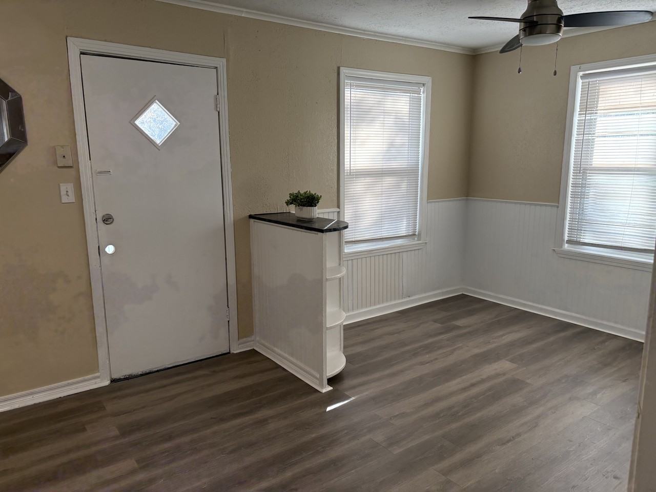 250 East Mohawk Boulevard #1 - Photo 6 of 12