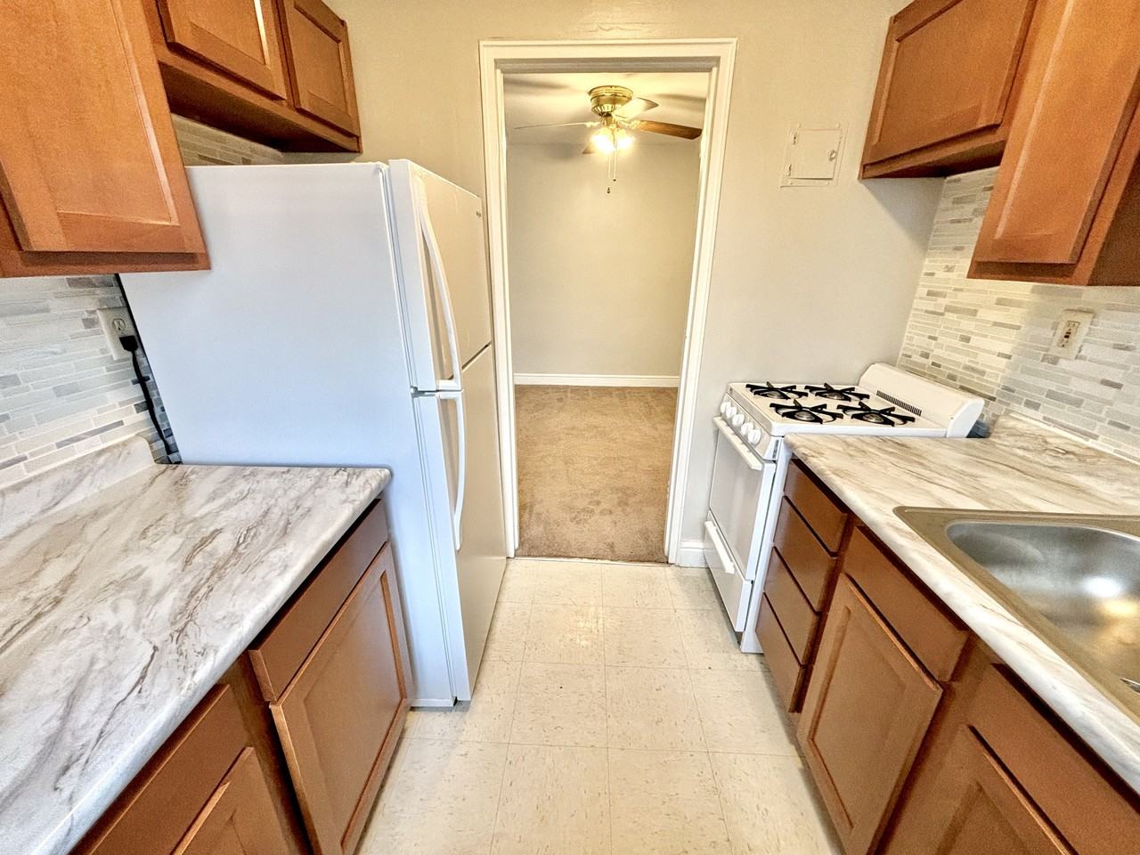 2976 2976 VOELKEL AVENUEAPT 17 #17 - Photo 2 of 10